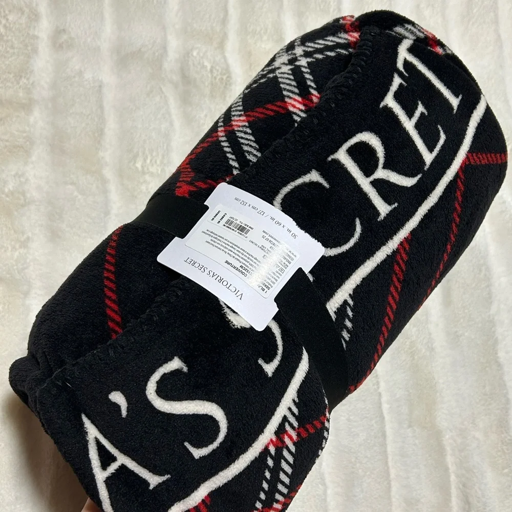 Victoria’s Secret 2025 Holiday Cozy Plush Blanket Black Plaid OS